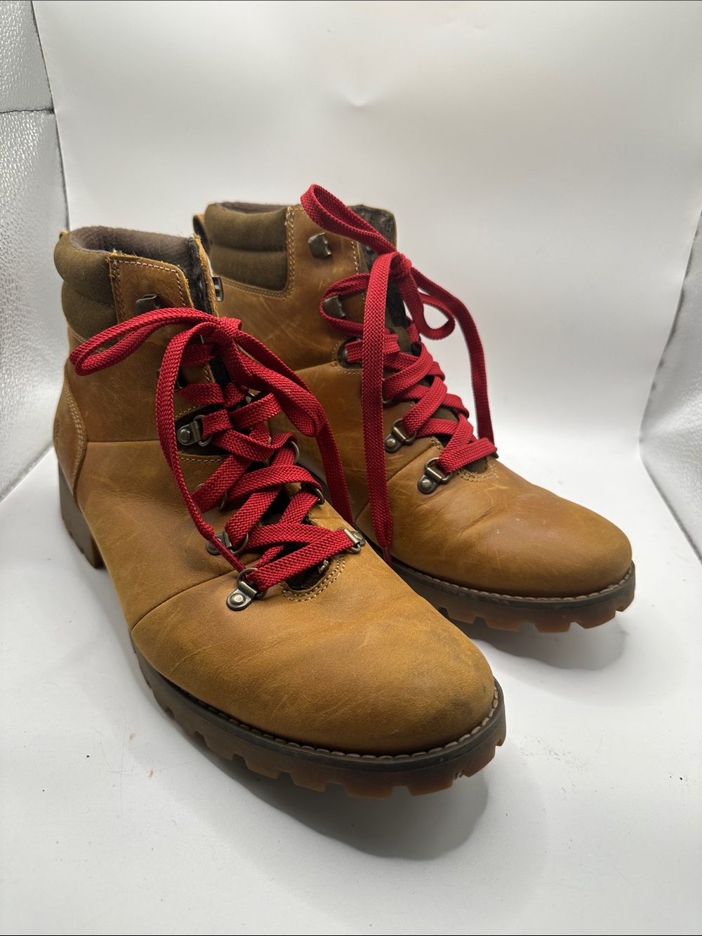 Timberland Women's Tan Leather Hiking Boot with Red Laces size 10